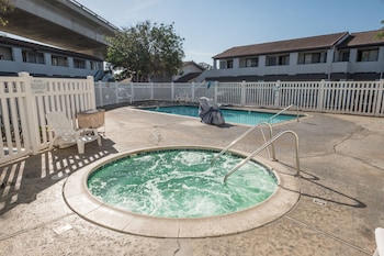 e z 8 motel old town