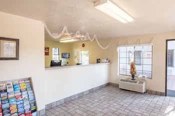 e z 8 motel old town