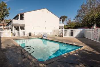 e z 8 motel old town