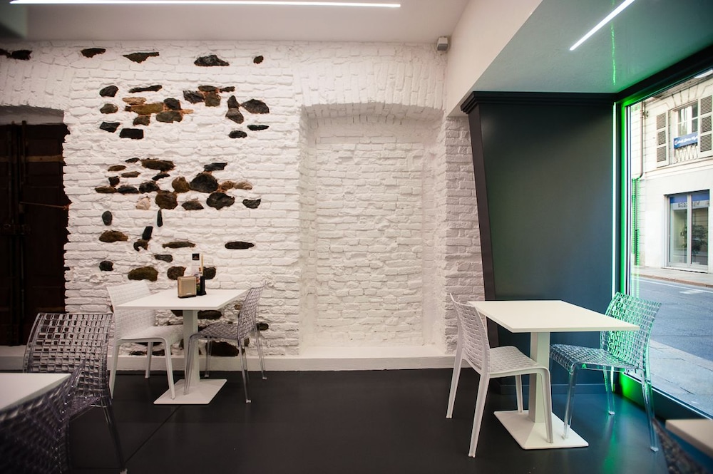 adalesia hotel and coffee