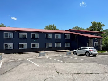 the junction hotel and hostel