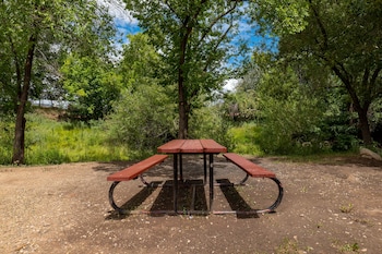 the junction hotel and hostel