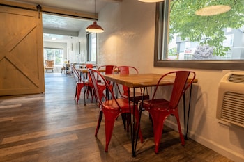 the junction hotel and hostel