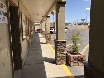 Hutchinson Inn,,3 star