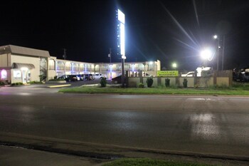 Hutchinson Inn,,3 star