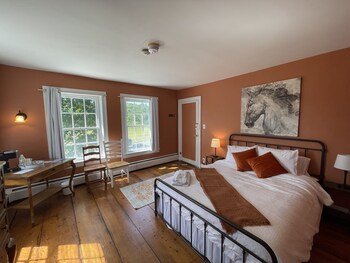 stone hearth inn and eatery