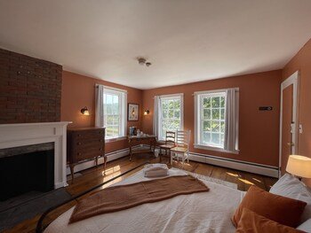 stone hearth inn and eatery