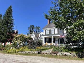 stone hearth inn and eatery