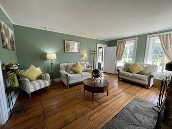 stone hearth inn and eatery