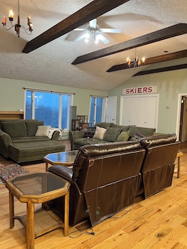 Cooper Hill Inn,Mount Snow>>East Dover,2 star