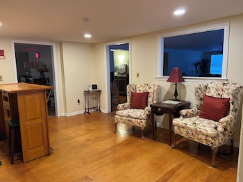 Cooper Hill Inn,Mount Snow>>East Dover,2 star