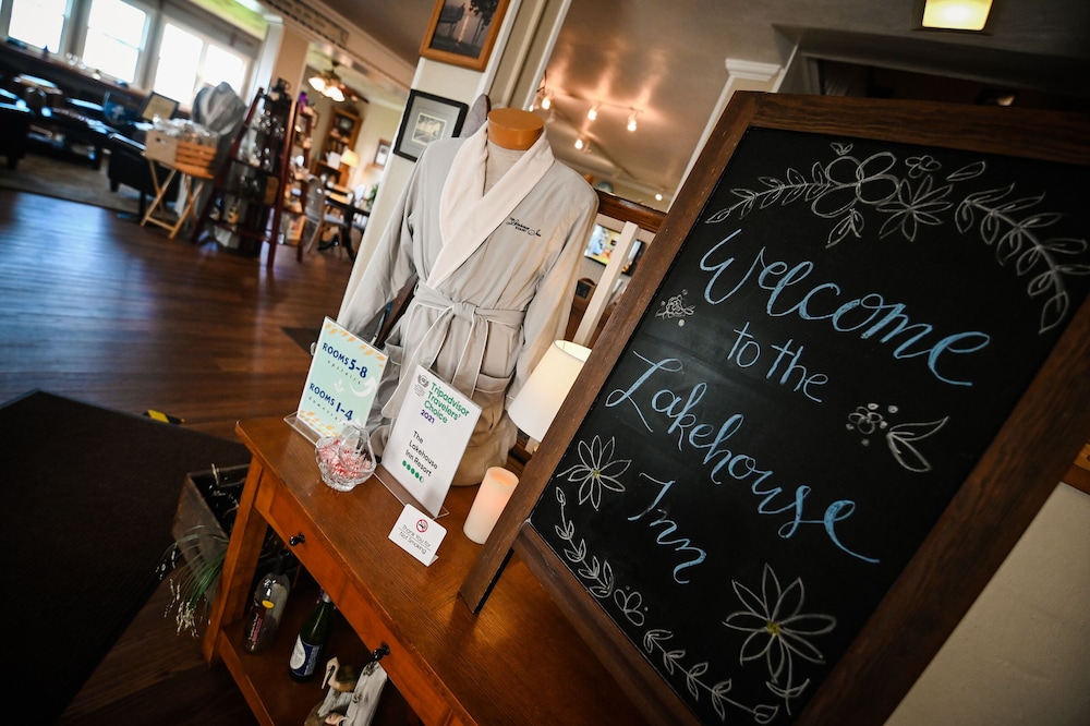 the lakehouse inn