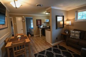 The Lakehouse Inn,Ashtabula County>>Ashtabula,4 star