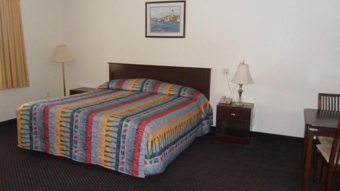 deluxe inn palacios