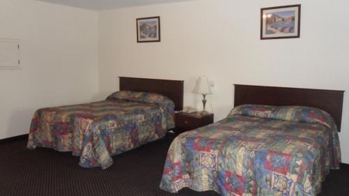 deluxe inn palacios