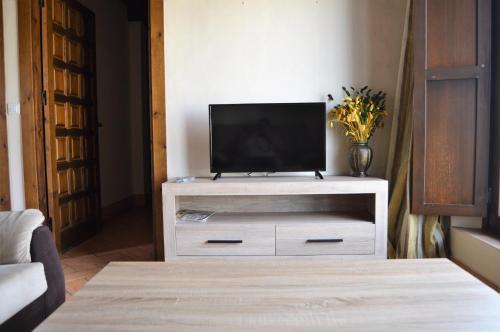 apartamentos turisticos hostal los alisos