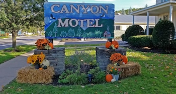 the canyon motel