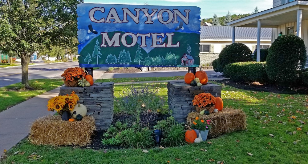 the canyon motel