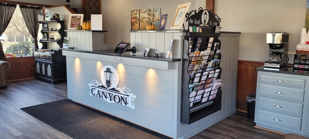 the canyon motel