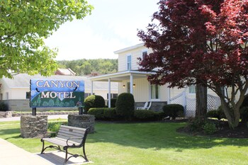 the canyon motel