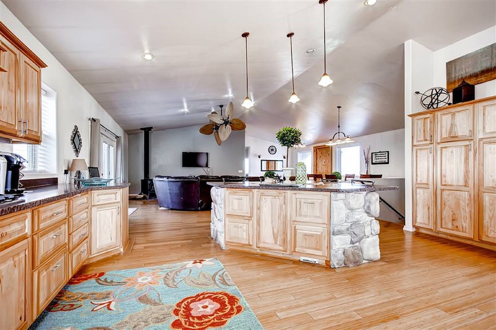 Bryce Country Cabins,Garfield County>>Bryce Canyon,2 star