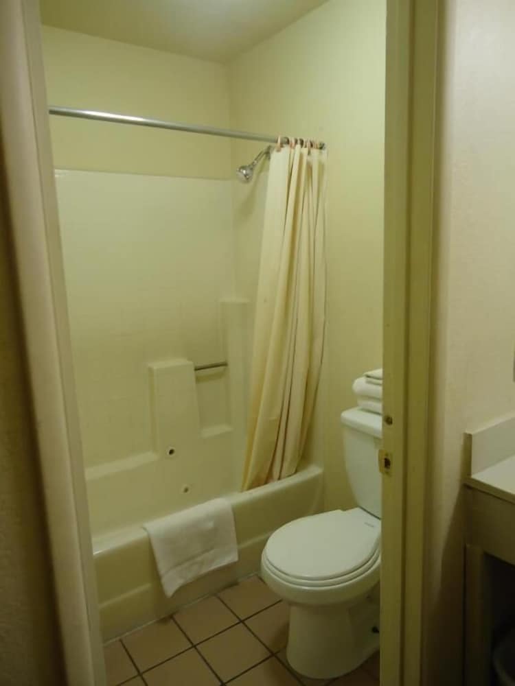 economy inn victorville