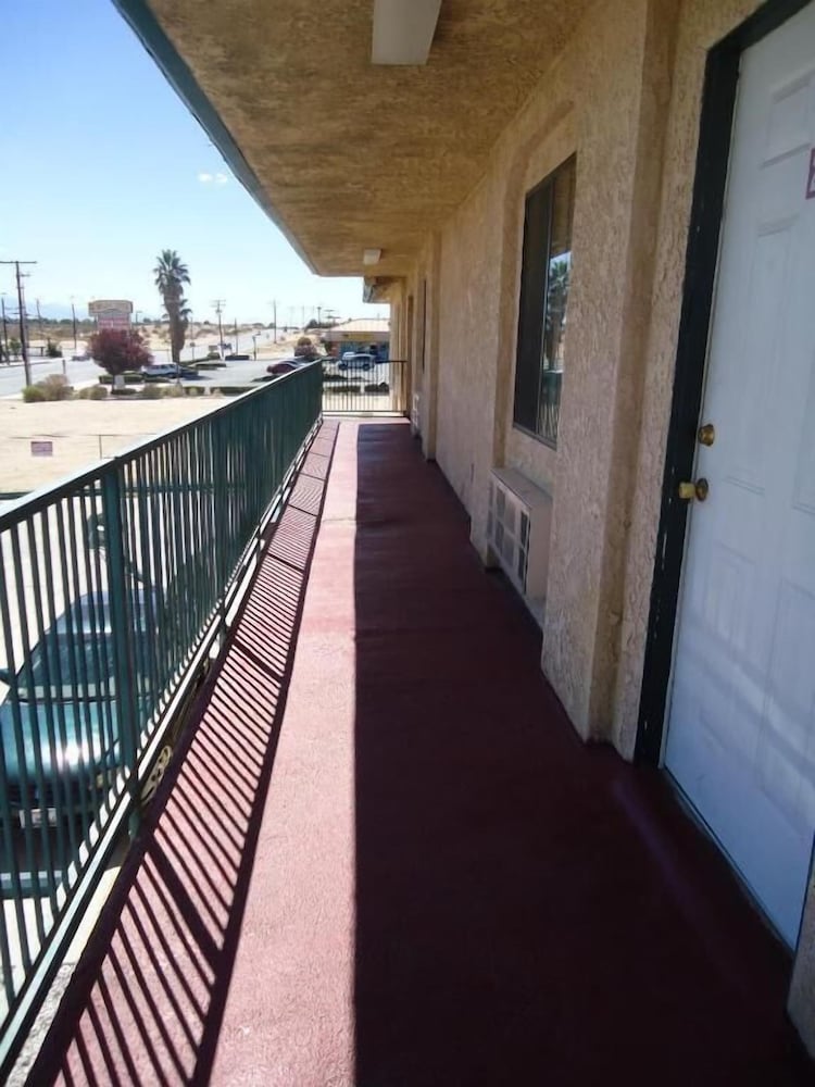 economy inn victorville