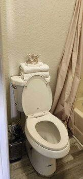 Economy Inn Victorville,San Bernardino County>>Adelanto,2 star