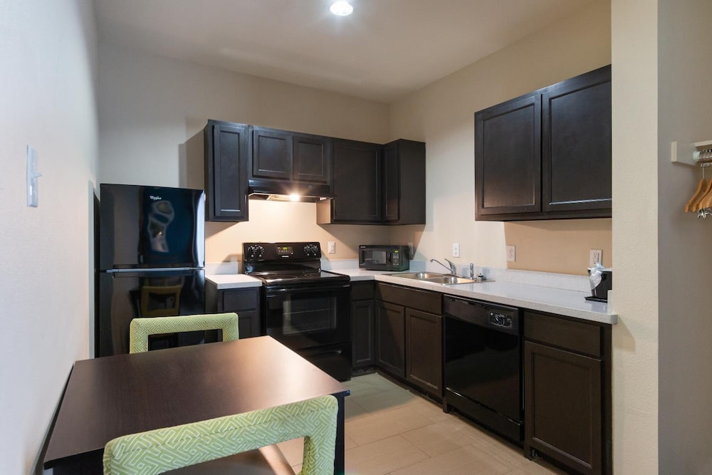 residency suites cotulla