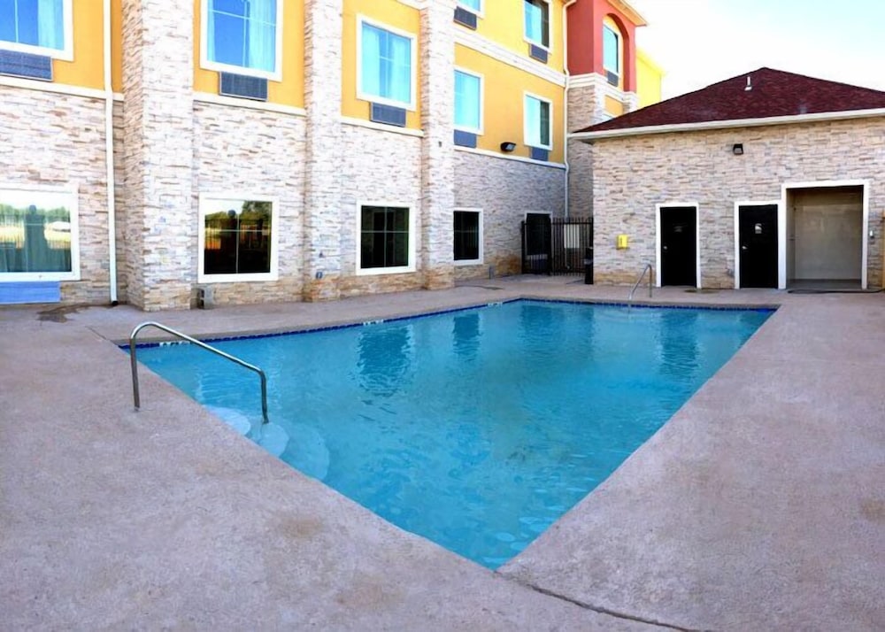 residency suites cotulla
