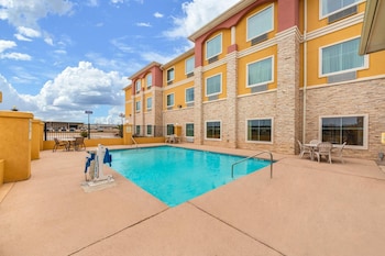 residency suites cotulla
