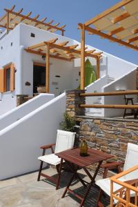 tinos