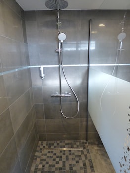 la colline aux yeux doubs