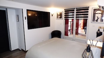 la colline aux yeux doubs