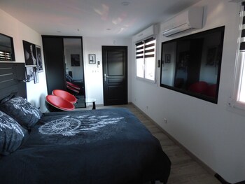 la colline aux yeux doubs