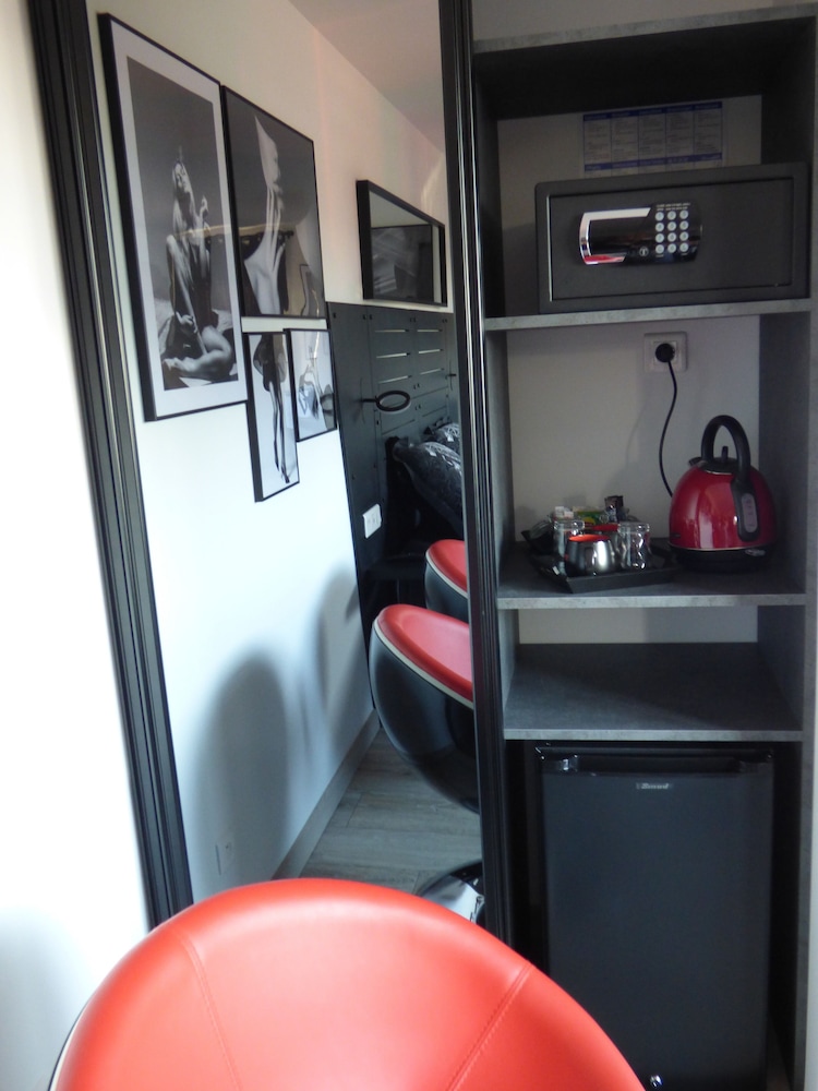 la colline aux yeux doubs