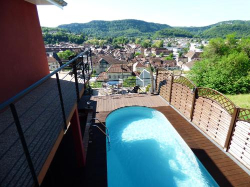 la colline aux yeux doubs