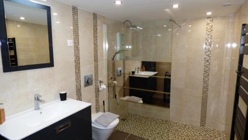 la colline aux yeux doubs