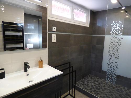 la colline aux yeux doubs