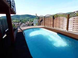 la colline aux yeux doubs