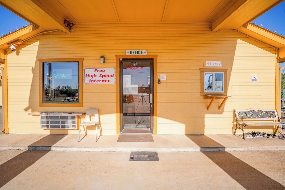 regency inn by oyo rockdale tx