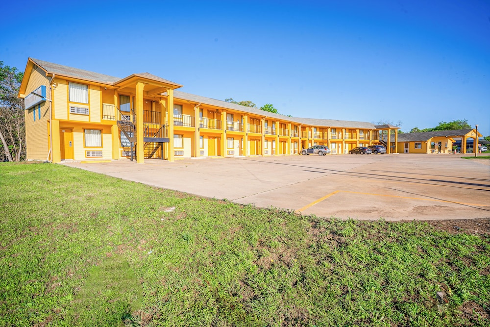 regency inn by oyo rockdale tx