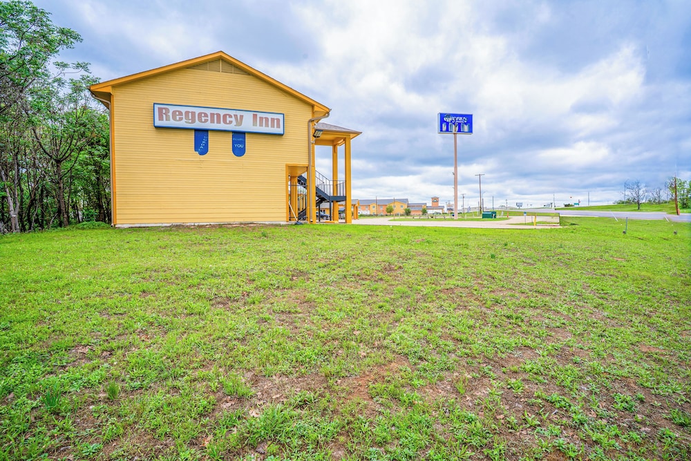 regency inn by oyo rockdale tx