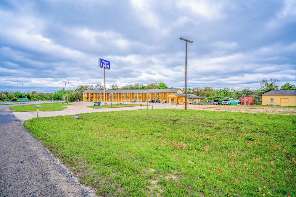 regency inn by oyo rockdale tx