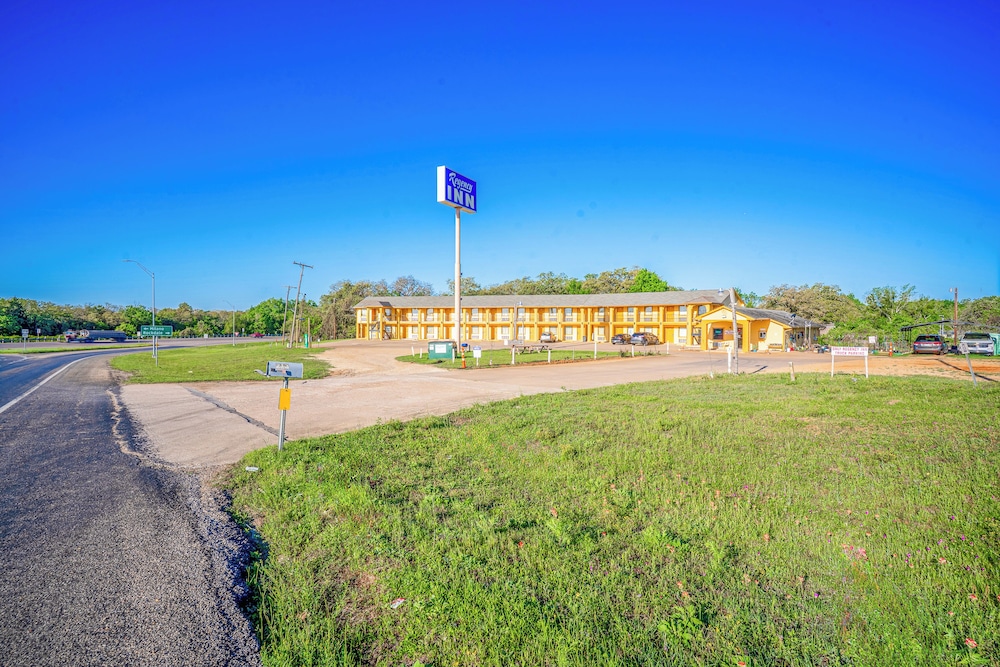 regency inn by oyo rockdale tx