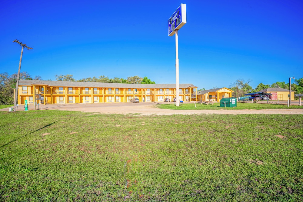 regency inn by oyo rockdale tx