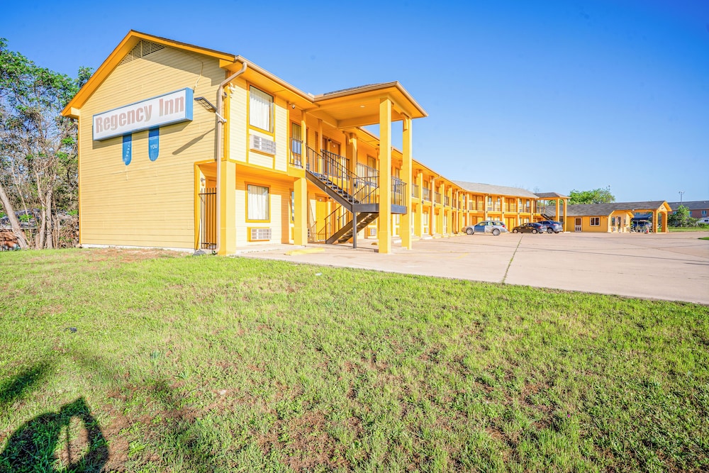 regency inn by oyo rockdale tx