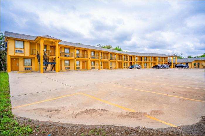 regency inn by oyo rockdale tx