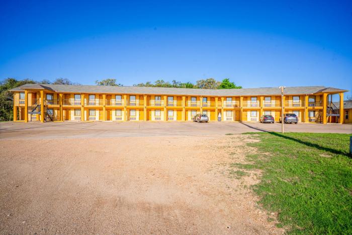 regency inn by oyo rockdale tx