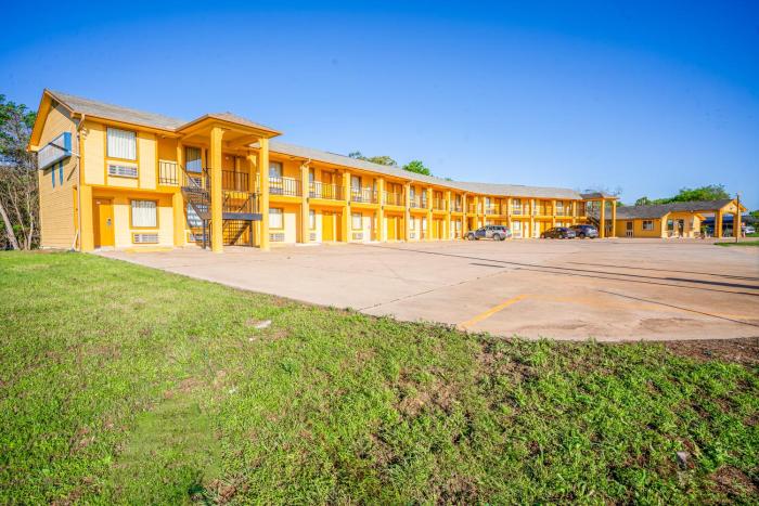 regency inn by oyo rockdale tx